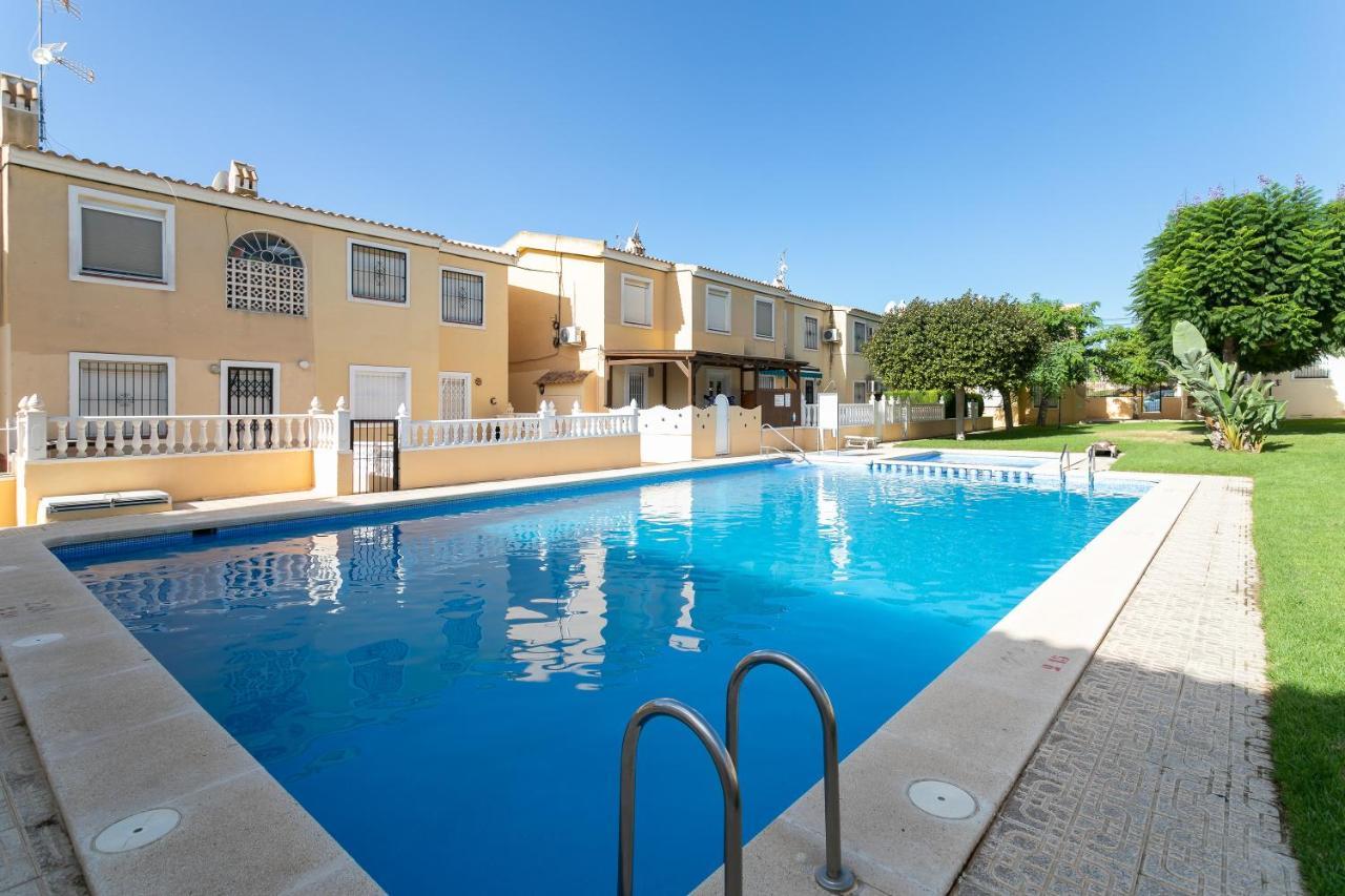 Heads 2 Holiday Homes Apartment Villamartin  Buitenkant foto